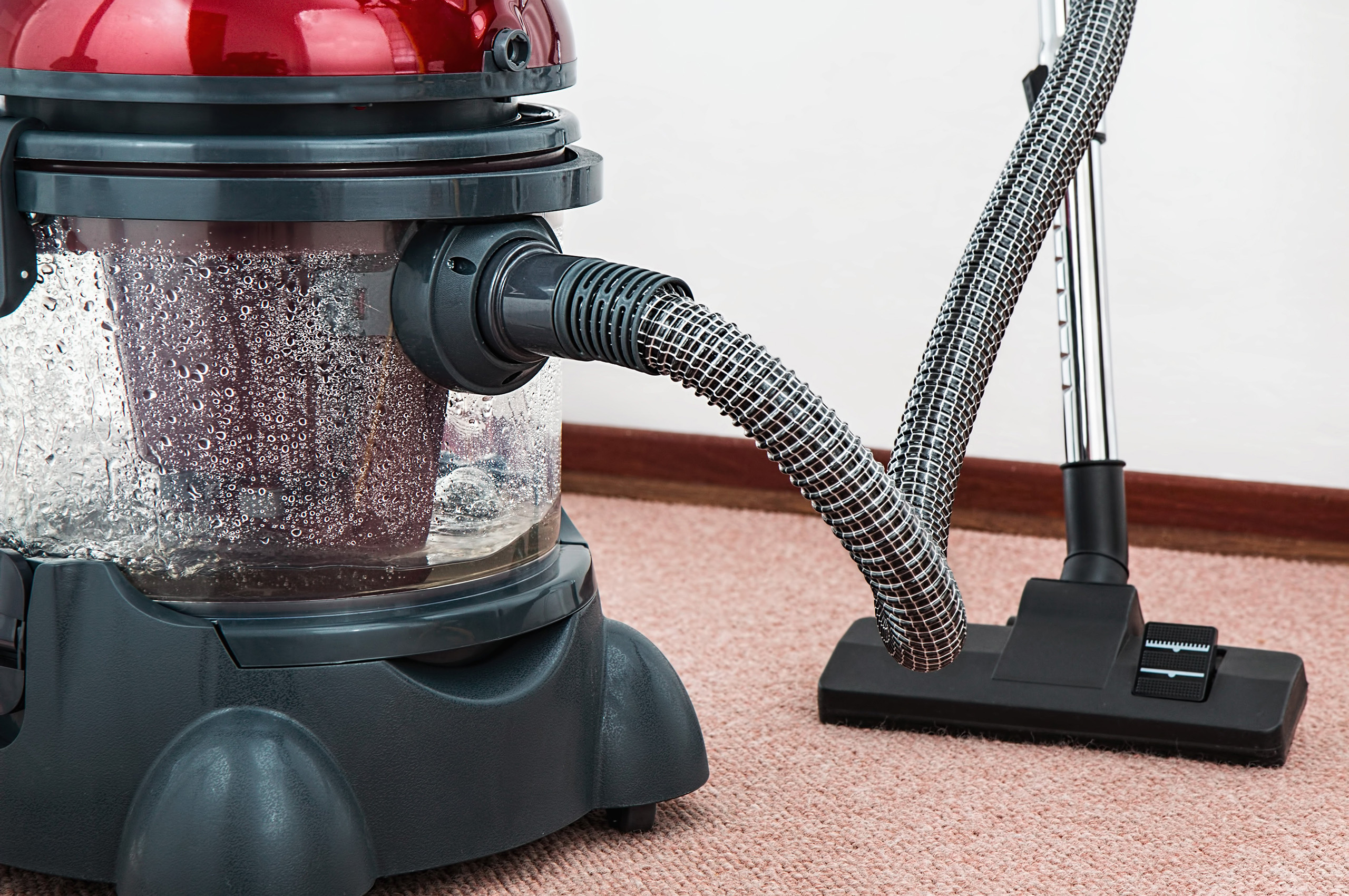 vacuum-cleaner-657719 2